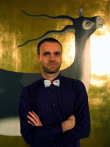 Nikola_Sarić,_Installation_GAZELLE,_art-f-air_2012_in_der_Kulturetage_im_SofaLoft,_Jordanstraße_26,_30167_Hannover