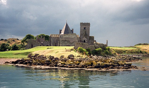 B5A2FH Inchcolm Island and Abbey Firth of Forth, Scotland