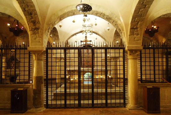 grotto-st-nicholas-tomb
