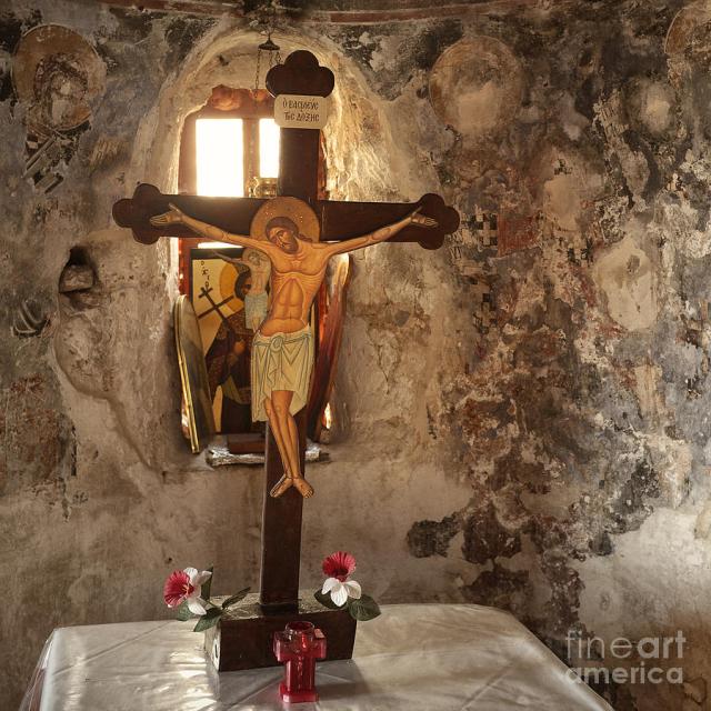 crucifix-in-orthodox-church-grigorios-moraitis.jpg
