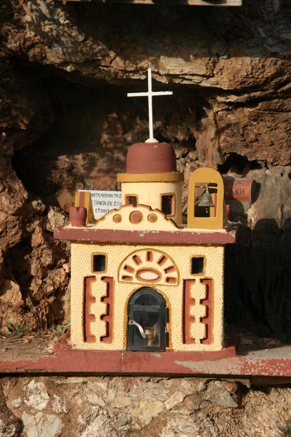 Roadside-shrines-in-Greece-4-2