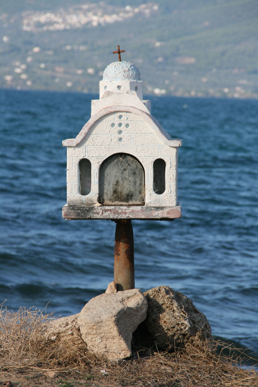 Roadside-shrines-in-Greece-5