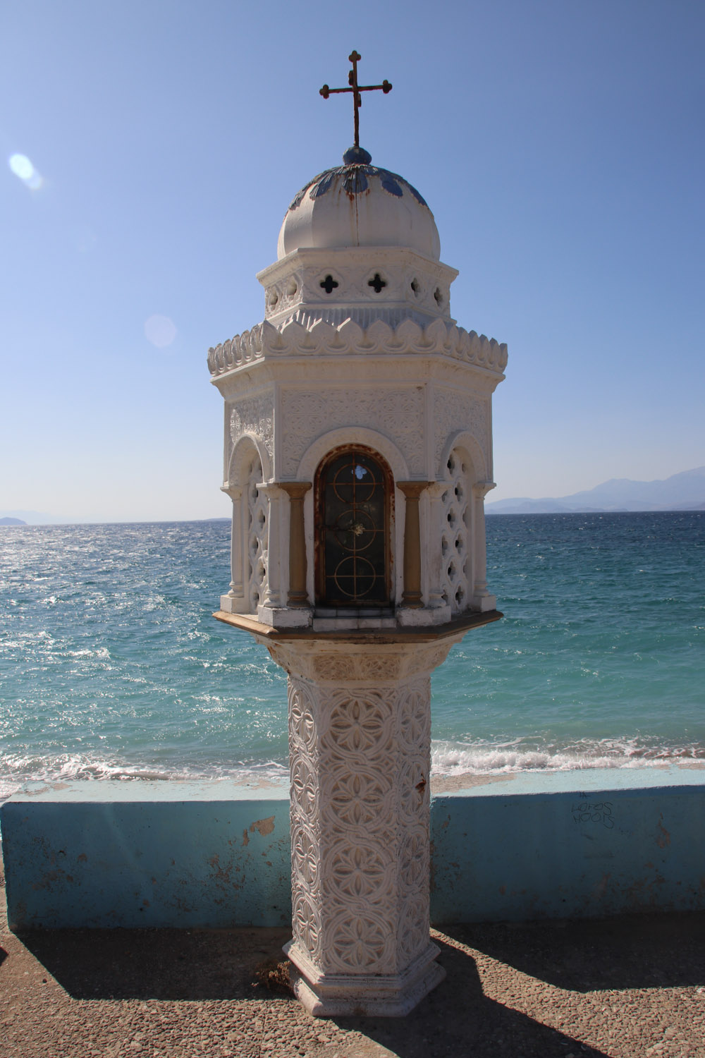 Roadside-shrines-in-Greece-6